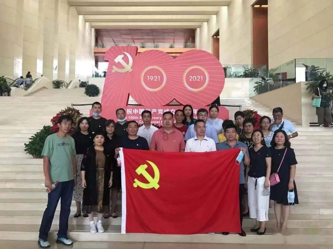 饥饿的松鼠救援