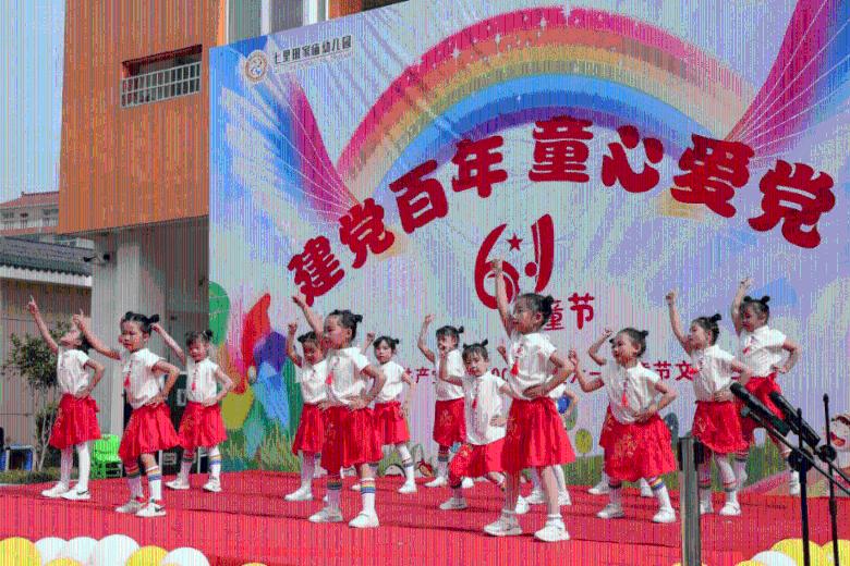 意外曝光!汉超跨年晚会现身引球迷疑虑,前科阴影再次浮现