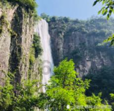 山村古宅构造奇特，远远望去像个大船，占地竟有6000多平方米